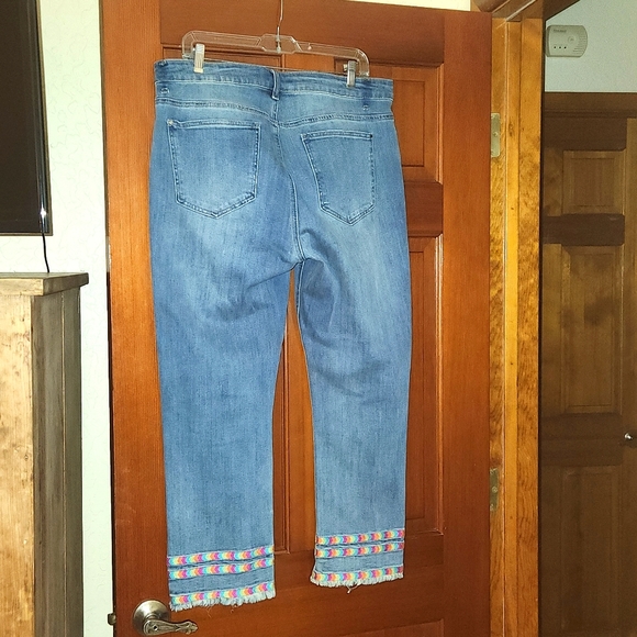 Size 16 Ladies Jeans. - Picture 2 of 4